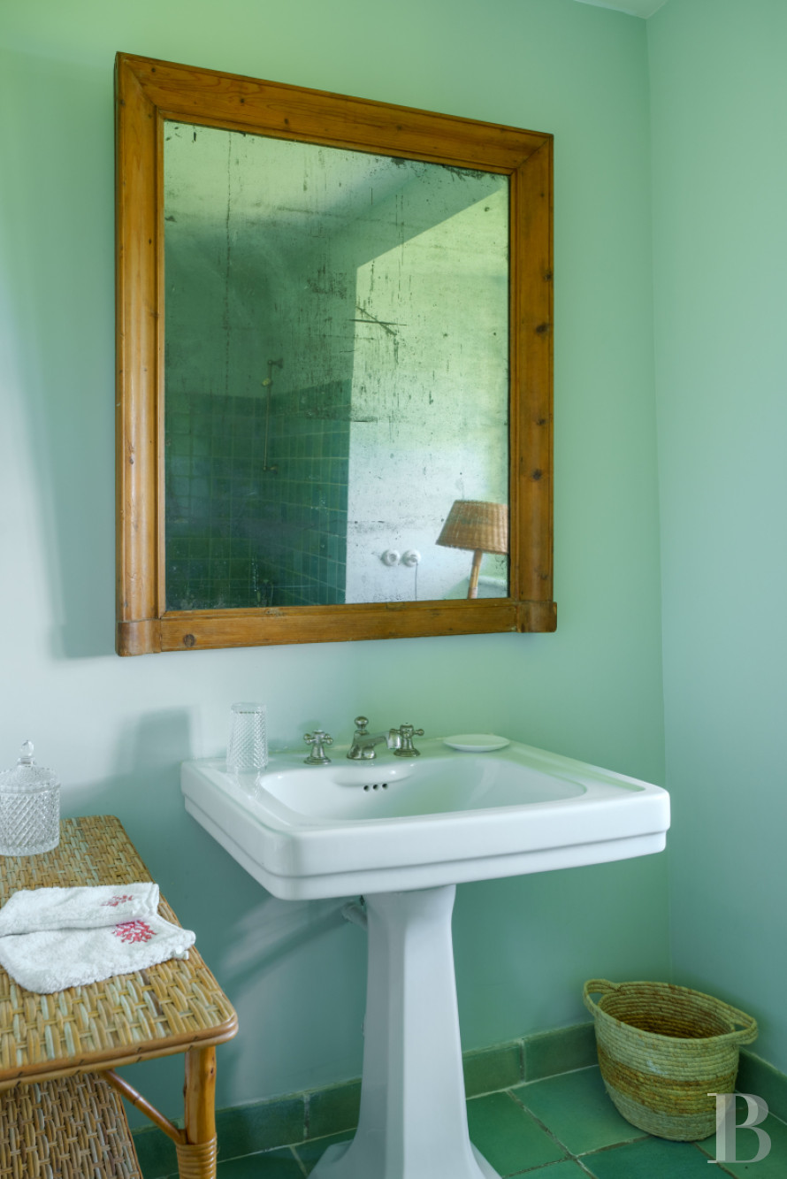 À Arradon, dans le golfe du Morbihan, une île privée de douze hectares et ses deux maisons - photo  n°33